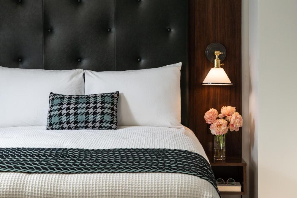 Standard Queen Room interior